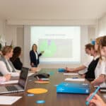 Personen in einem Meeting