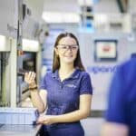 Azubine beim arbeiten